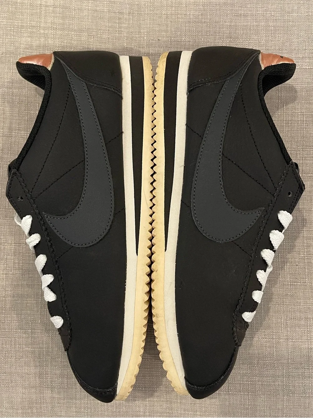 Nike colorway black